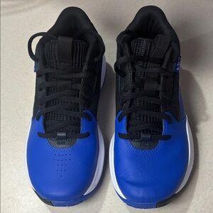 Under Armour Kid’s Black and Blue Sneakers 4.5 Y NEW